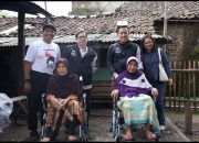 PSI Jawa Barat Serahkan Kursi Roda untuk Lansia Disabilitas di Rancasari Kopo Margahayu